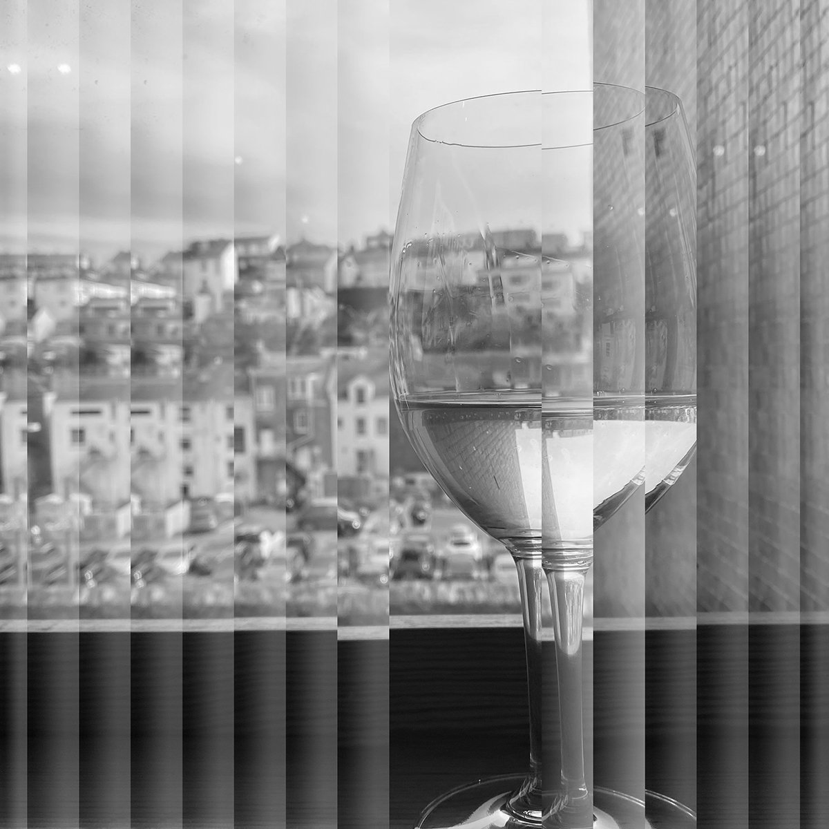 Image of a glass of white still wine