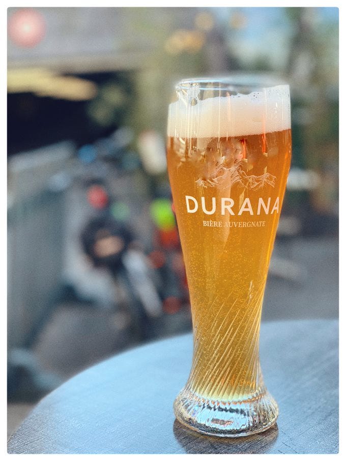 Image of a large glass of wheat beer